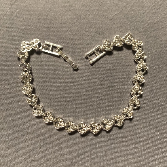 T&M Treasures Heart-Shaped Rhinestone Beaded 7” Silver Plated Bracelet NEW - Picture 4 of 7